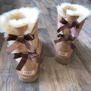 Barely warn. USA Size 8, Tan UGGS with dark brown bows.